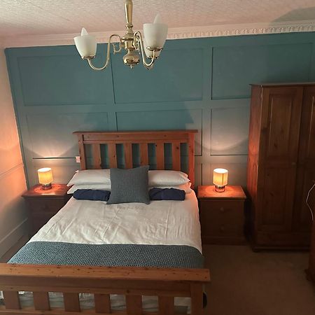 Bed and Breakfast The Penruddocke Arms Dinton  Esterno foto