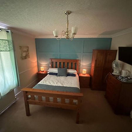 Bed and Breakfast The Penruddocke Arms Dinton  Esterno foto