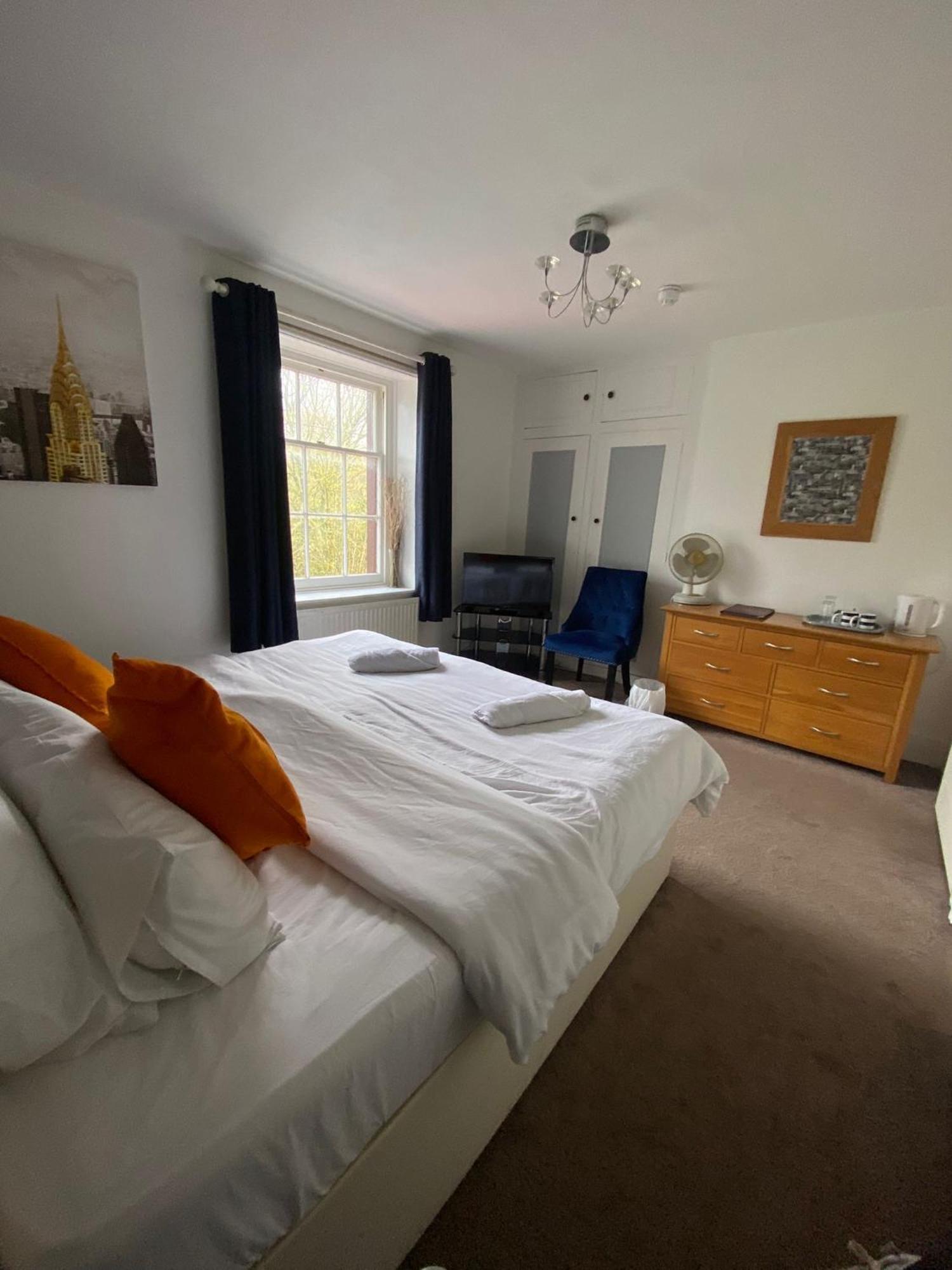 Bed and Breakfast The Penruddocke Arms Dinton  Esterno foto
