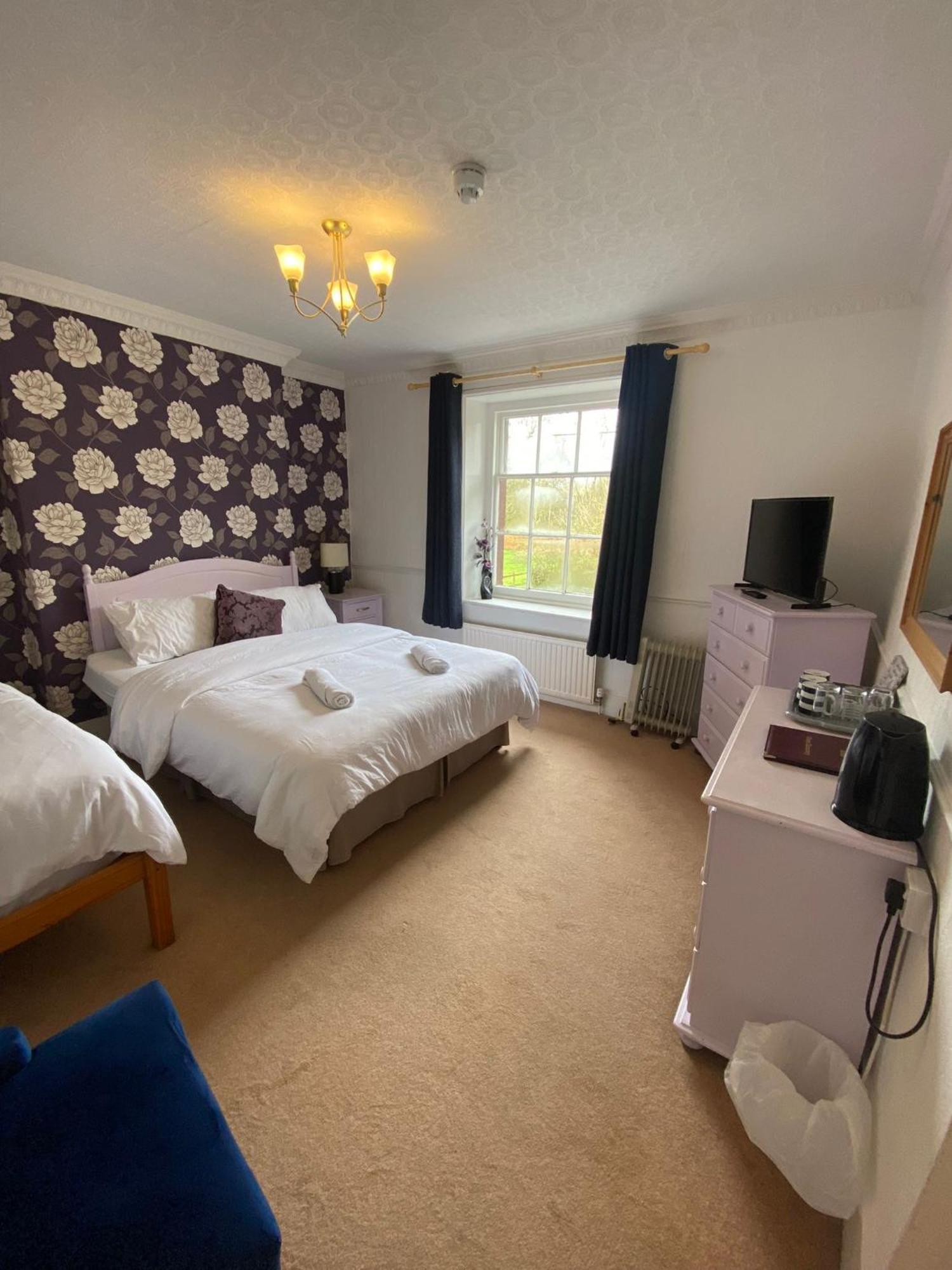 Bed and Breakfast The Penruddocke Arms Dinton  Esterno foto