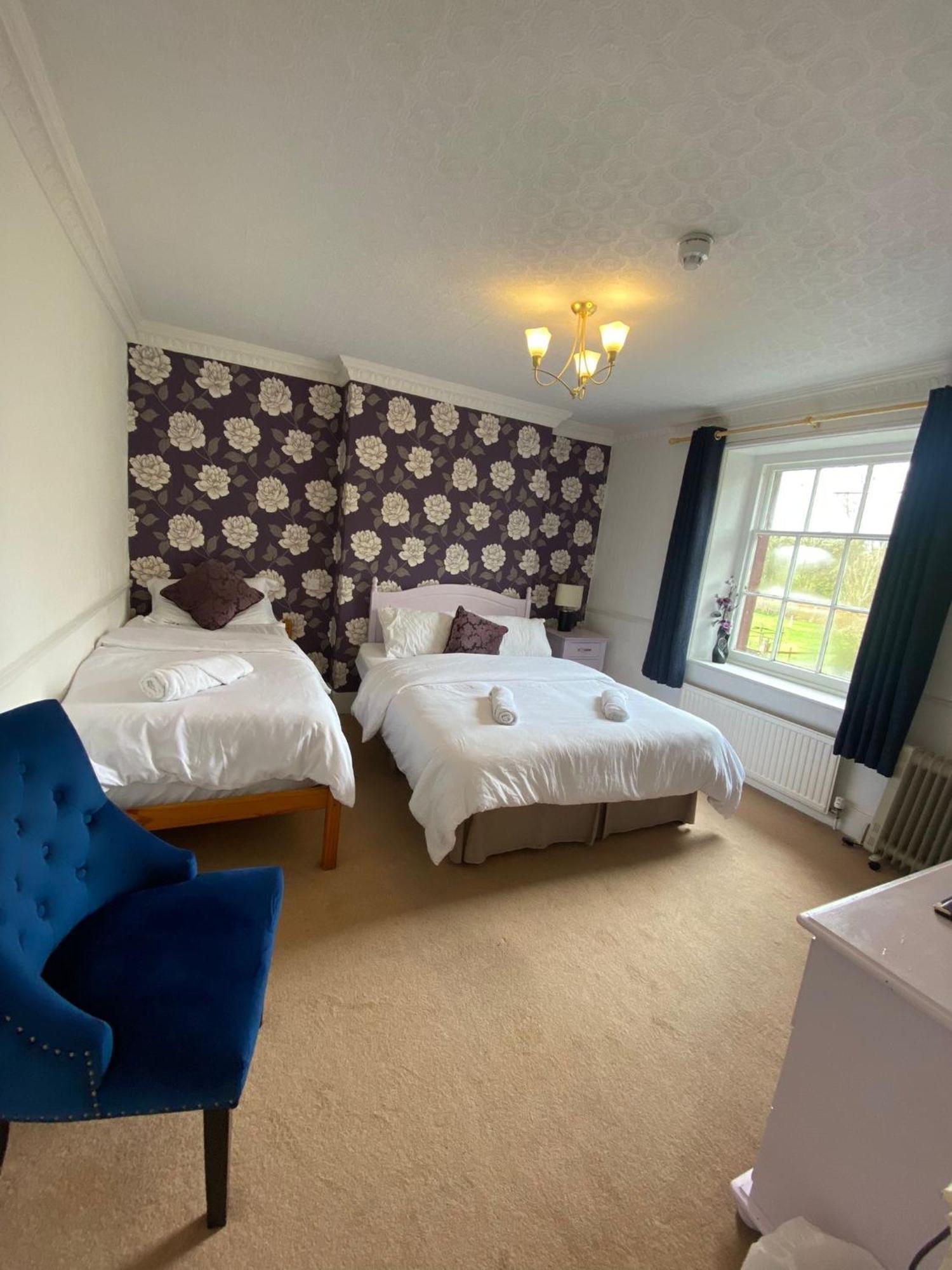 Bed and Breakfast The Penruddocke Arms Dinton  Esterno foto