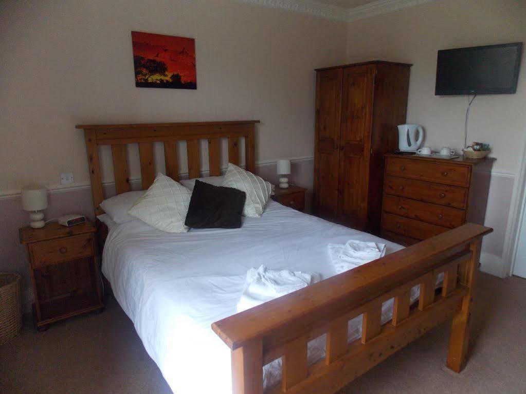 Bed and Breakfast The Penruddocke Arms Dinton  Esterno foto