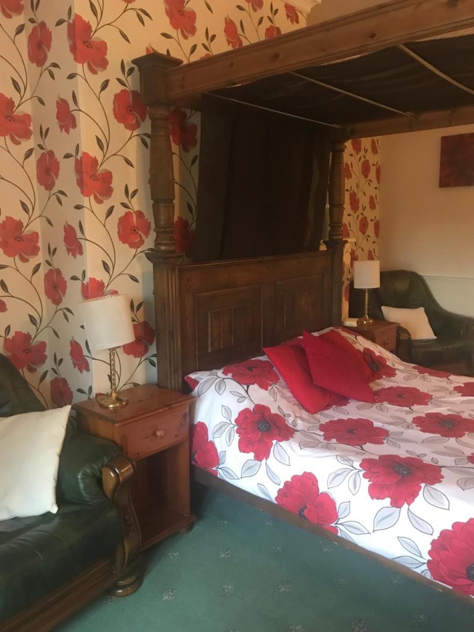 Bed and Breakfast The Penruddocke Arms Dinton  Esterno foto