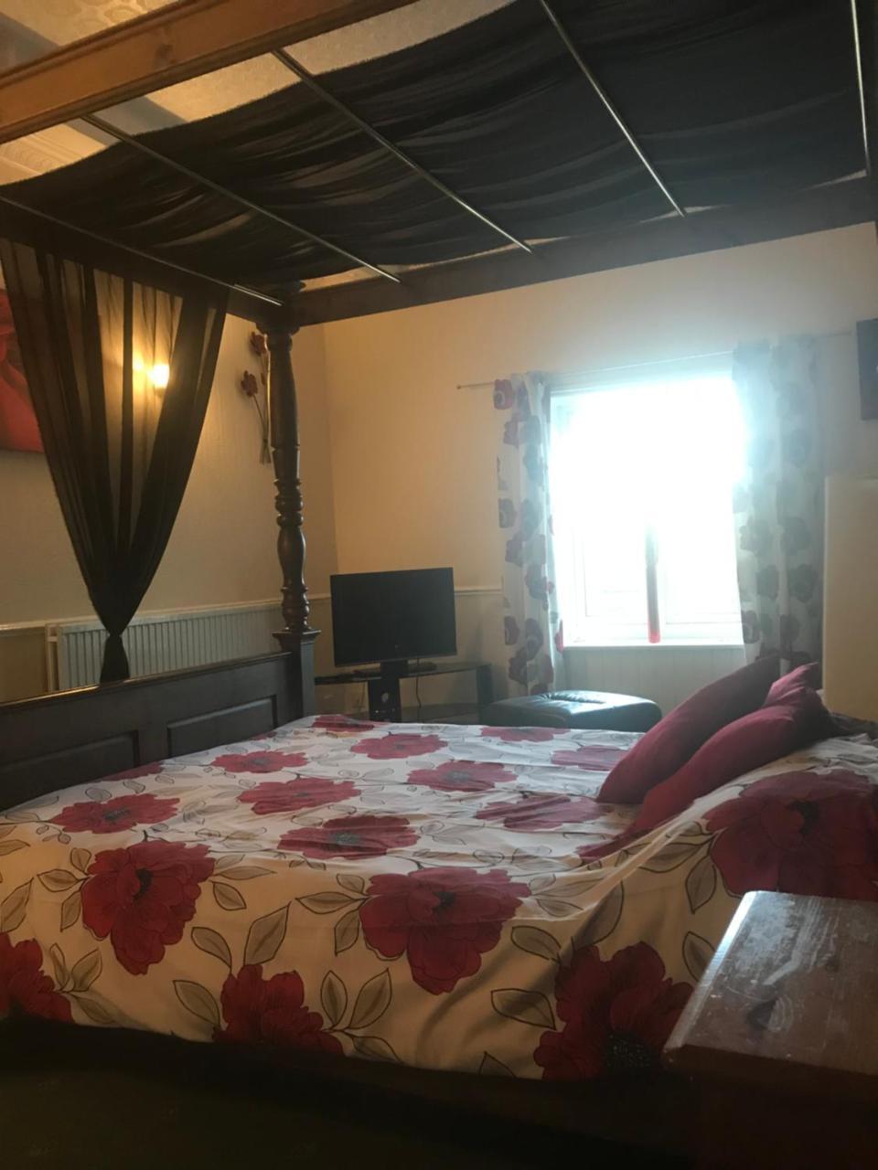 Bed and Breakfast The Penruddocke Arms Dinton  Esterno foto