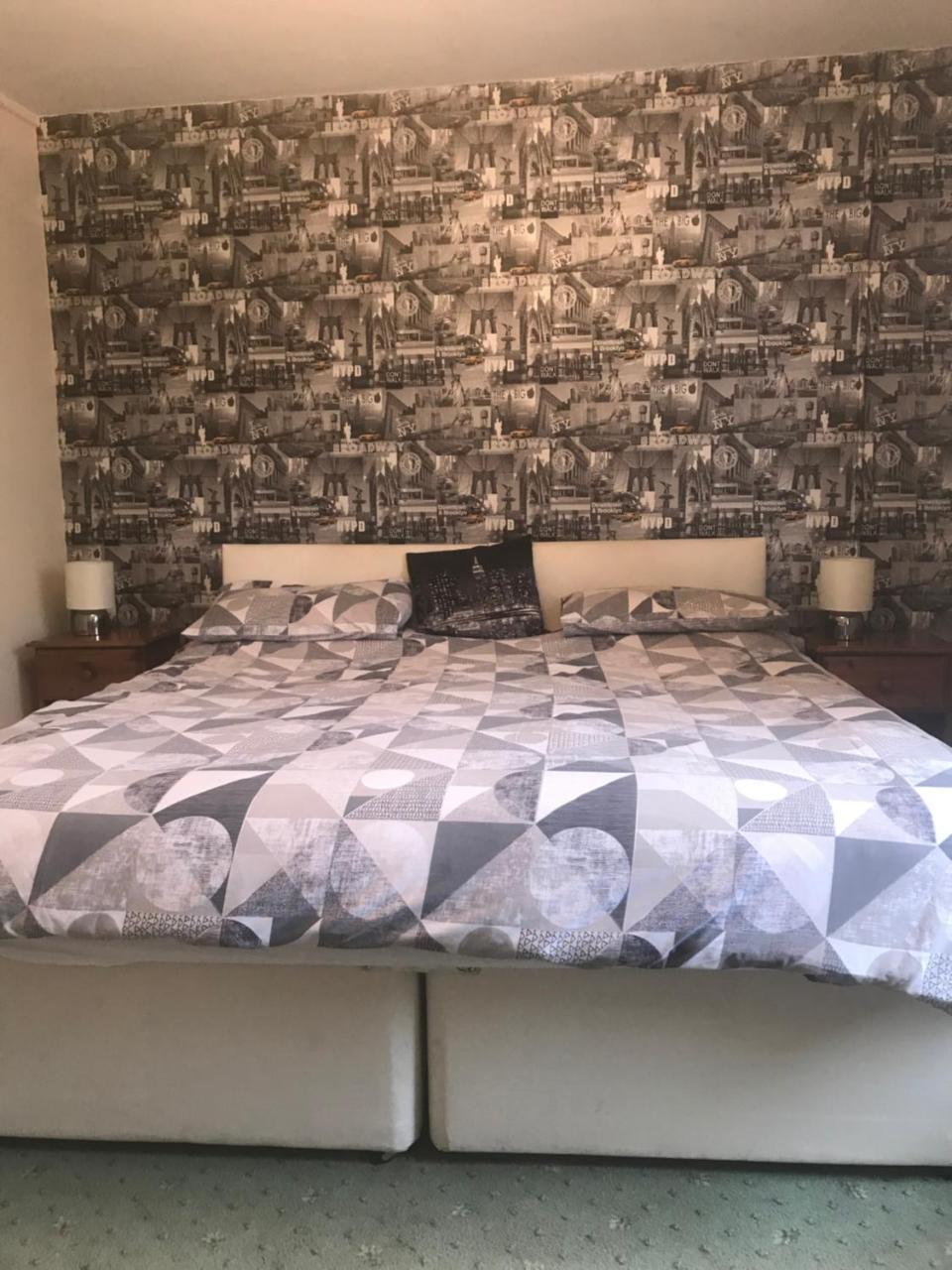 Bed and Breakfast The Penruddocke Arms Dinton  Esterno foto
